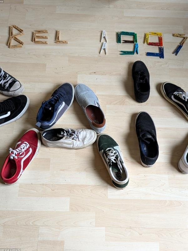 Low-Top Leather Sneakers 2